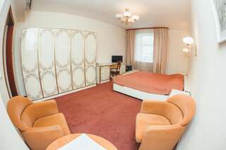 Гостиница Aigul Уфа Стандартный двухместный номер с 1 кроватью или 2 отдельными кроватями-4